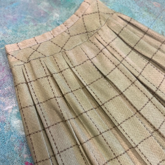 Soft Sea Green Tweed Skirt - Picture 4 of 9